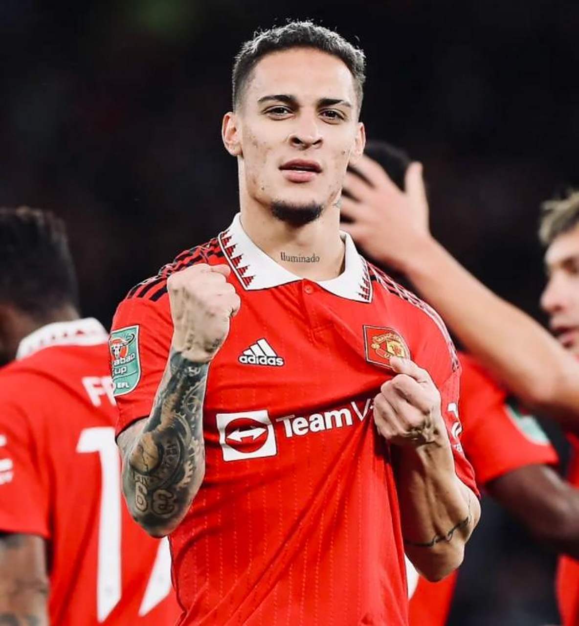 库里在曼联比赛中比赛局势复杂，表现优异引发热议！