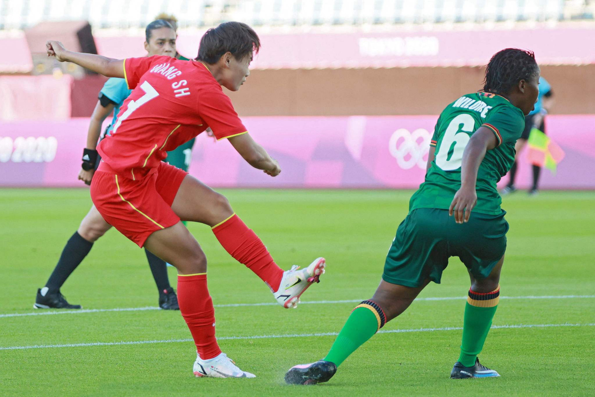 德罗巴巅峰对决，梅西与30激战加拿大队分钟，高光表现胜负难料！的简单介绍